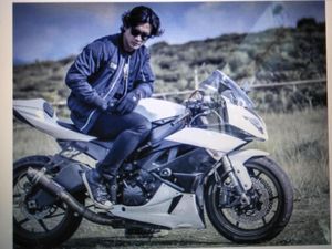 Gaya Denny Sumargo di Mobil Mewah dan Jeep, Kerenan Mana?