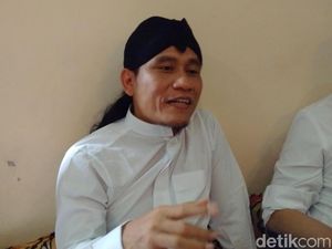 Gus Miftah: Mbah Moen Sangat Mendukung Dakwah Saya di Dunia Malam Gus Miftah: Mbah Moen Sangat Mendukung Dakwah Saya di Dunia Malam