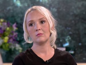 Ibu 8 Anak Jadi Kontroversi, Dituduh Operasi Payudara Pakai Uang Sumbangan