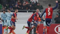 Tapi, Vidi FC menyamakan skor hanya selang dua menit memanfaatkan bunuh diri Ethan Ampadu. (Matthew Childs/Reuters)