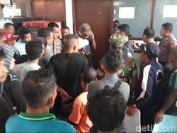 Kapal Batal Berangkat, Penumpang di Pelabuhan Ambon Ngamuk