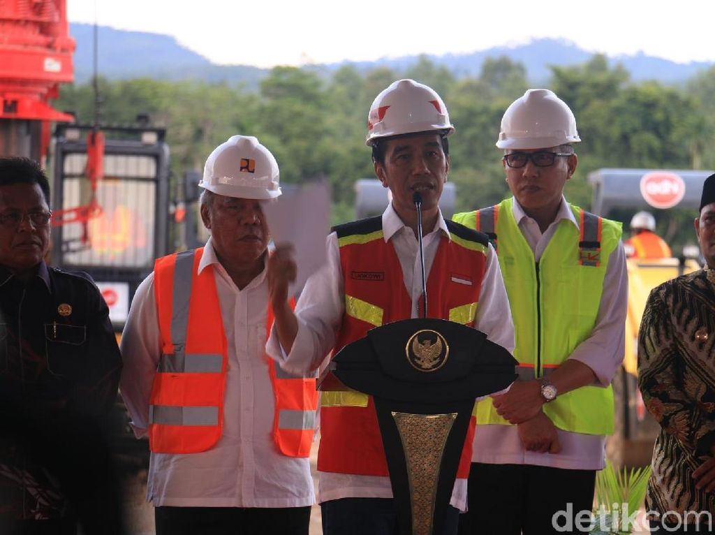 Jokowi Ingin Jalan Tol Aceh Terhubung ke Kawasan Bisnis di Arun Jokowi Ingin Jalan Tol Aceh Terhubung ke Kawasan Bisnis di Arun
