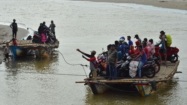 Geliat Usaha Jasa Penyeberangan Sungai di Indonesia