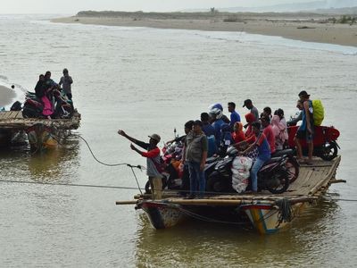 Geliat Usaha Jasa Penyeberangan Sungai di Indonesia