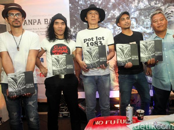 Aksi Slank di Pameran Buku Foto Tanpa Batas