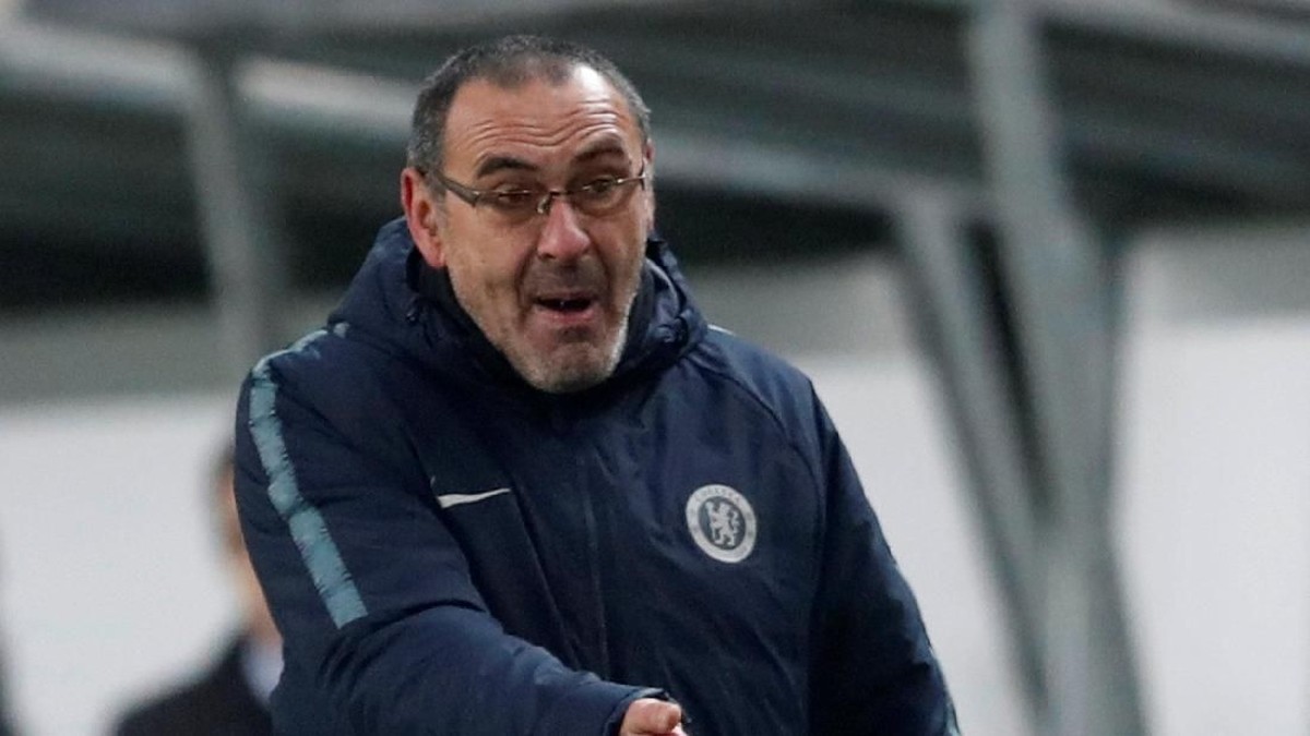 Maurizio Sarri bersikukuh dengan gaya mainnya meski terus dikritik (Matthew Childs/Reuters)