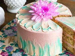 Wanita Ini Murka Harus Bayar Rp 100 Ribu untuk Potong Kue di Restoran