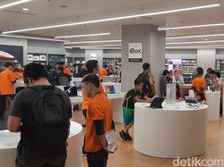 Penjualan Perdana iPhone di Jakarta Cukup Ramai, tapi...