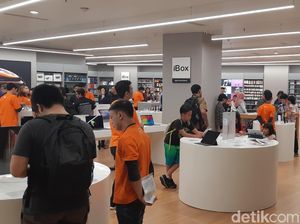 Penjualan Perdana iPhone di Jakarta Cukup Ramai, tapi... Penjualan Perdana iPhone di Jakarta Cukup Ramai, tapi...