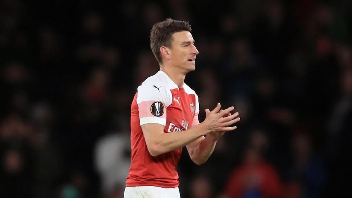 Arsene Wenger terkejut dengan sikap Laurent Koscielny yang menolak ikut tur pramusim Arsenal (Foto: Marc Atkins/Getty Images) Arsene Wenger terkejut dengan sikap Laurent Koscielny yang menolak ikut tur pramusim Arsenal (Foto: Marc Atkins/Getty Images)