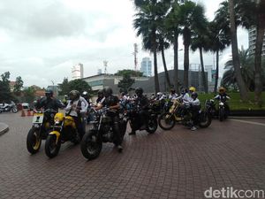 Ramai-ramai Komunitas Motor Konvoi Rayakan HUT Transmedia