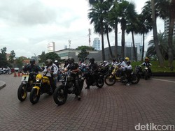 Ramai-ramai Komunitas Motor Konvoi Rayakan HUT Transmedia