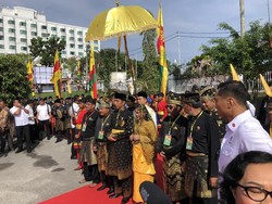 Disematkan Keris, Jokowi Resmi Bergelar Datuk Seri Amanah Negara