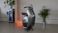 Keren! Vespa Ini Punya Satu Ban dan Berbekal Listrik