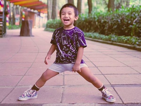 7 Potret Matahari Pendul, Anak Shareefa Daanish yang Menggemaskan