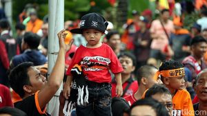 Anak-anak Ikut Ramaikan Pawai Persija