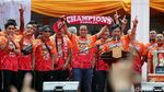 Sambut Persija, Anies Baswedan Angkat Tropi Liga 1