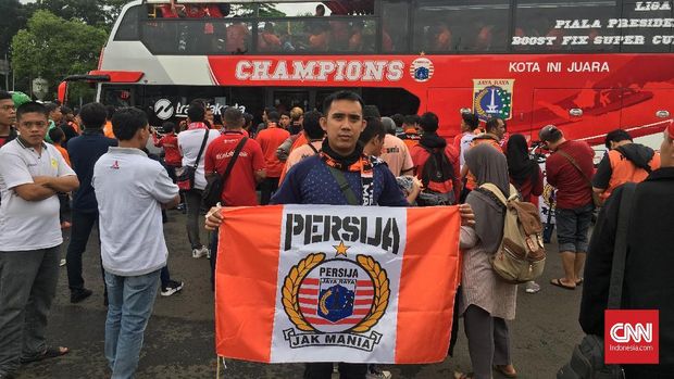 Jelang Pawai, Pendukung Persija Heboh Sambut Riko Simanjuntak