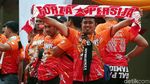 Sambut Persija, Anies Baswedan Angkat Tropi Liga 1