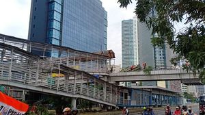Foto: JPO Tosari Dibongkar Petugas