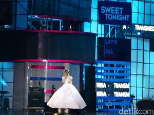 Rossa hingga Iwan Fals Meriahkan Konser Sweet 17 Transmedia