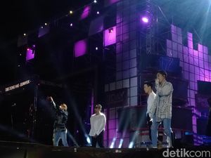 ELF Nikmati Lagu Oppa Oppa yang Dinyanyikan Super Junior D&E