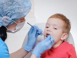 Penyebab dan Solusi Gigi Menghitam Pada Anak