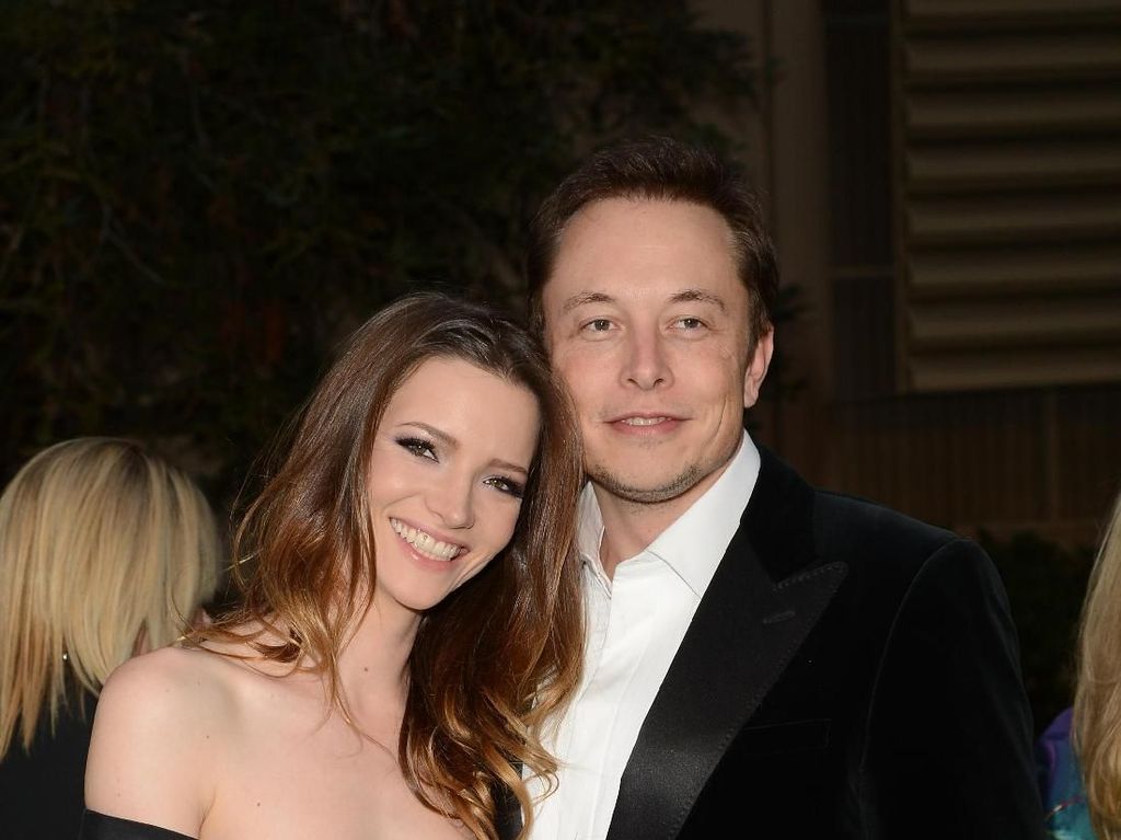 Elon Musk di Antara 6 Perempuan Idaman dan 9 Anak