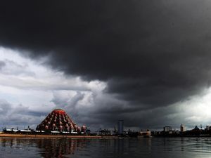 Peringatan Dini BMKG 11-20 November 2024: Curah Hujan Tinggi, Makassar Status Waspada-Siaga! Peringatan Dini BMKG 11-20 November 2024: Curah Hujan Tinggi, Makassar Status Waspada-Siaga!