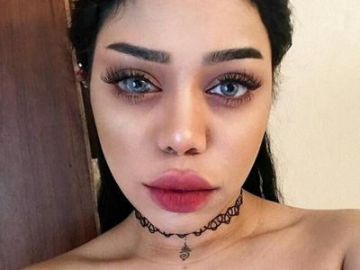 Penampilan Unik Sonia, YouTuber dengan Tanda Lahir di Kornea Mata
