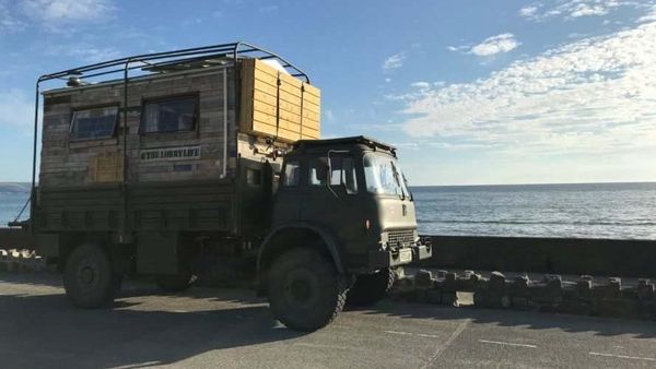 Saat Truk Tentara Disulap Jadi Rumah