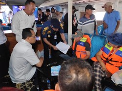 Menhub Sidak ke Pelabuhan Kali Adem, Cek Tiket hingga Manifest