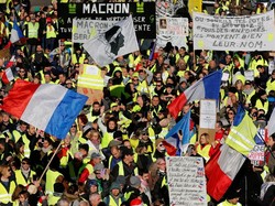 Luka dan Hujan Gas Air Mata Membara di Aksi Yellow Vest