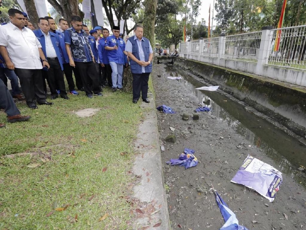 Fakta-fakta Perusakan Baliho di Pekanbaru yang Bikin SBY Sedih Fakta-fakta Perusakan Baliho di Pekanbaru yang Bikin SBY Sedih