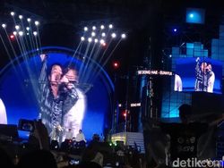 Annyeong! Donghae dan Eunhyuk Bikin Panas Panggung HUT Transmedia