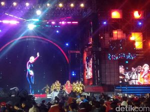 Inul Daratista Gebrak Panggung Sweet 17 Transmedia