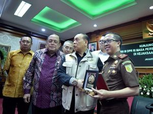 Komisi III DPR Apresiasi Aplikasi Smart Pakem Kejati DKI Komisi III DPR Apresiasi Aplikasi Smart Pakem Kejati DKI