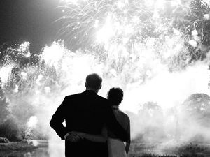 Kartu Natal Meghan Markle & Pangeran Harry Dikritik, Seperti Sampul Majalah