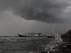 Waspada, BMKG Beri Peringatan Dini Gelombang Tinggi hingga 4 Meter