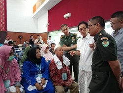 Berlico Farma Bantu Operasi Katarak Gratis di RS Dustira Cimahi