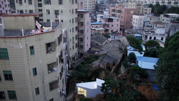 Bangun Rumah di Tengah Reruntuhan? Bisa!