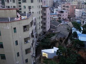 Bangun Rumah di Tengah Reruntuhan? Bisa!