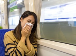 Alami Batuk Berdarah? Kenali Penyebab dan Pengobatannya