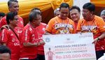 Sambut Persija, Anies Baswedan Angkat Tropi Liga 1
