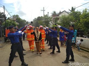 Nozel Pora Antarkan Petugas Damkar Trenggalek Lepas Lajang
