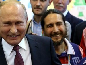 Bagaimana Putin Mengubah Humor Jadi Senjata Pemerintah Rusia?