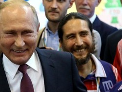 Bagaimana Putin Mengubah Humor Jadi Senjata Pemerintah Rusia?