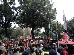 The Jakmania Padati Balai Kota