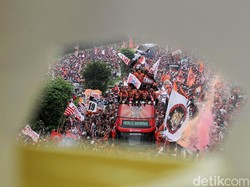 Pawai Juara Tiba di Balai Kota, Persija Apresiasi The Jakmania