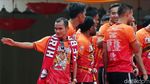 Sambut Persija, Anies Baswedan Angkat Tropi Liga 1